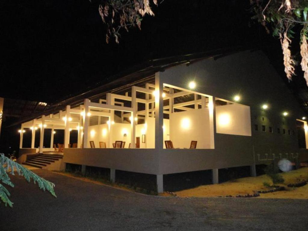 Naaval Hotel Batticaloa Exterior foto