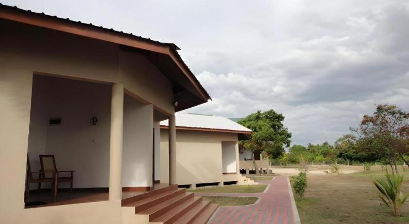 Naaval Hotel Batticaloa Exterior foto