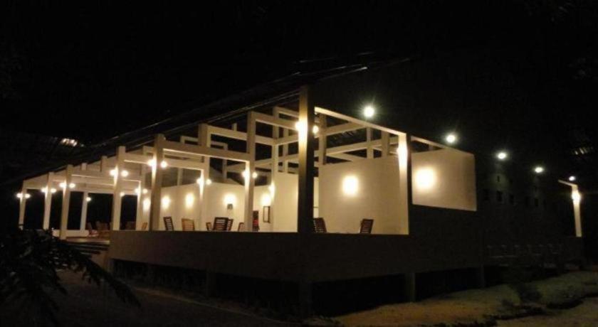 Naaval Hotel Batticaloa Exterior foto