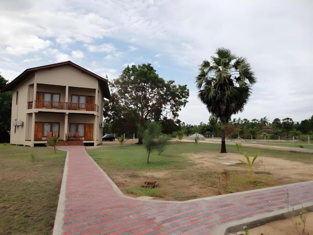 Naaval Hotel Batticaloa Exterior foto