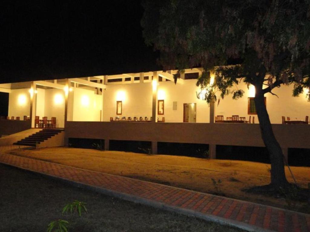 Naaval Hotel Batticaloa Exterior foto