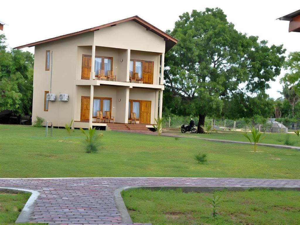Naaval Hotel Batticaloa Exterior foto